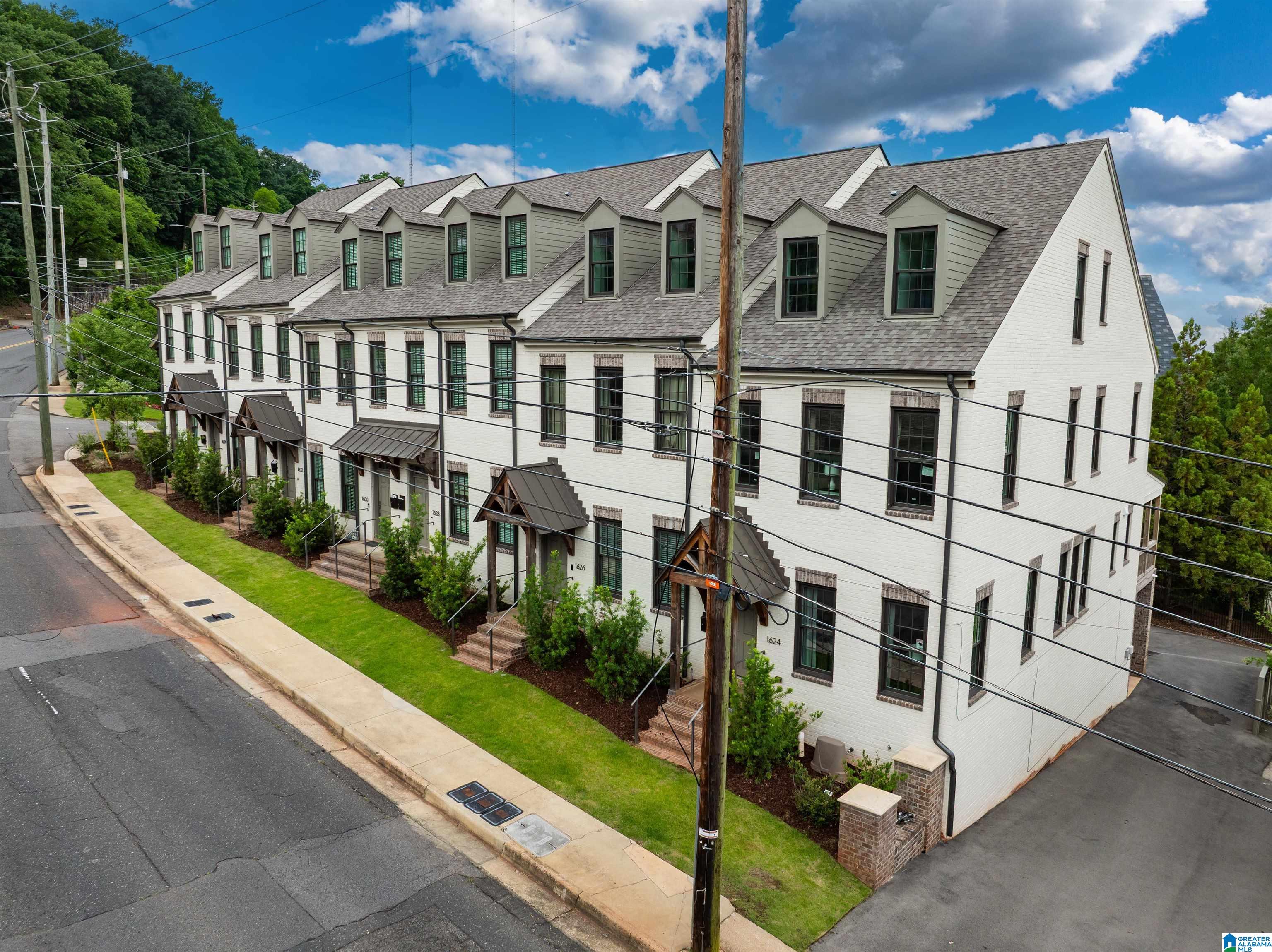 1624 RICHARD ARRINGTON BOULEVARD Unit: 5 UNITS IN TOTAL