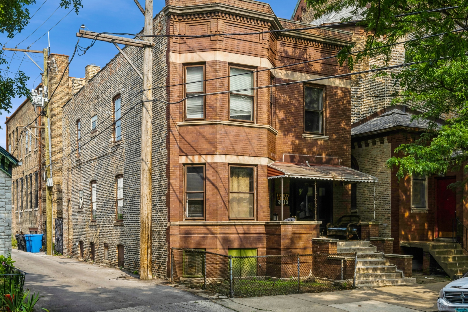 643 W 31st Street