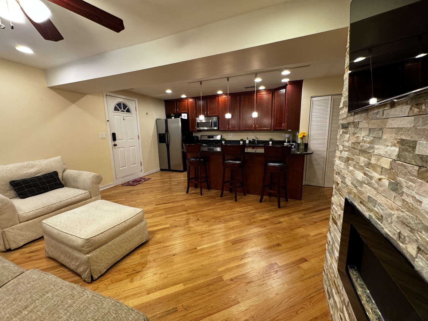 4812 N Hoyne Avenue Unit: 1