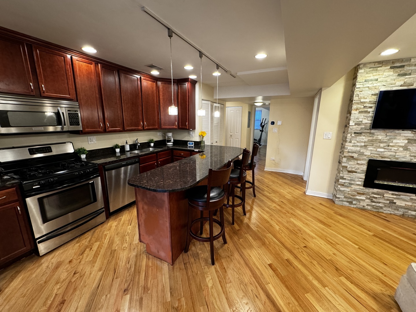 4812 N Hoyne Avenue Unit: 1