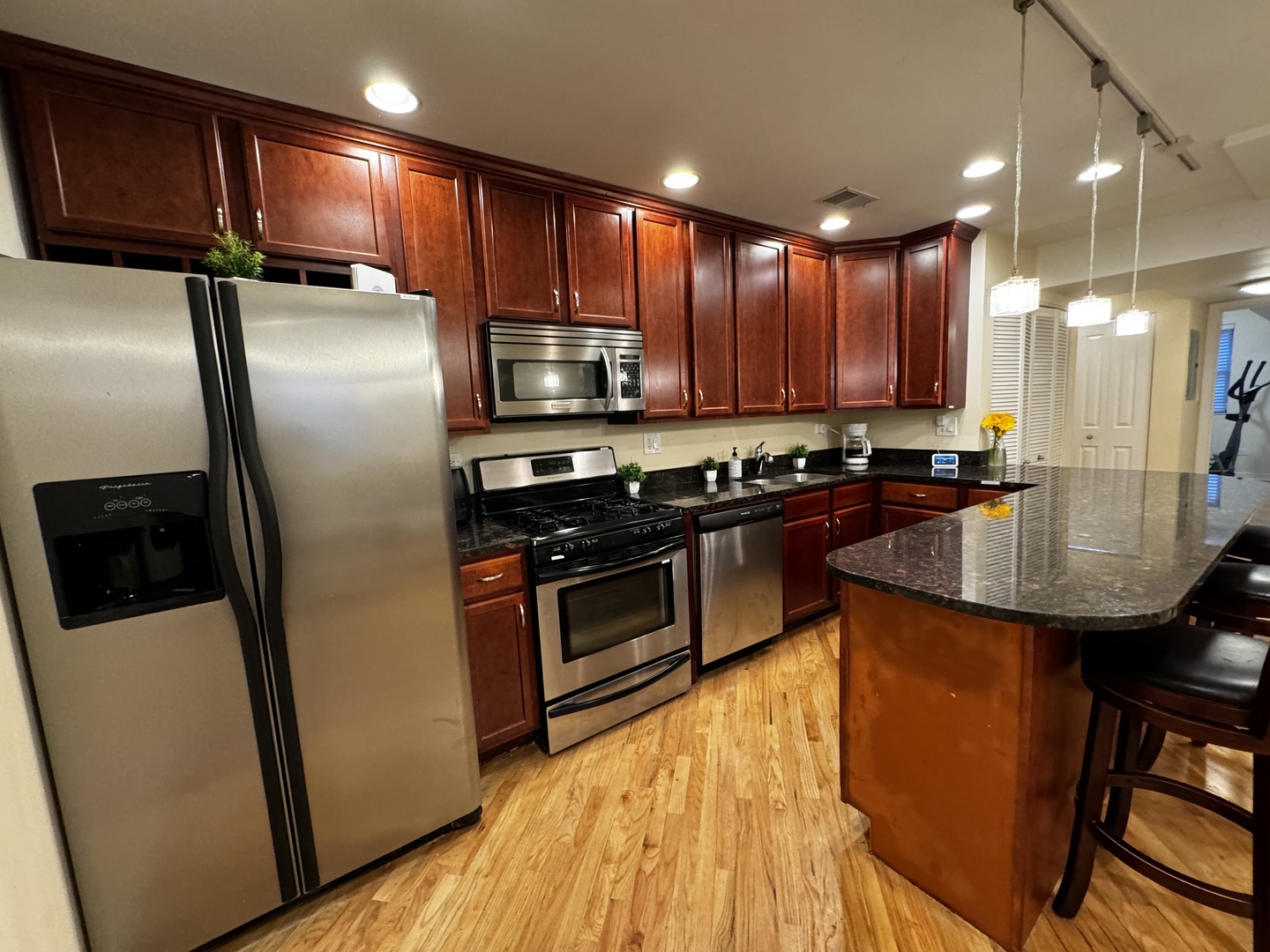 4812 N Hoyne Avenue Unit: 1