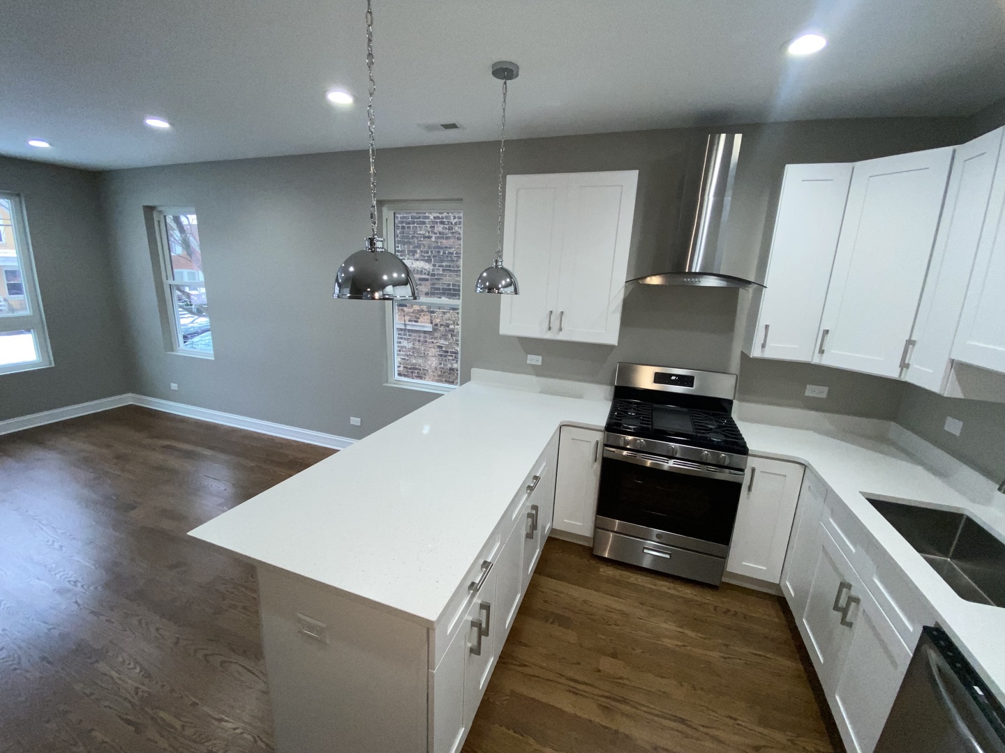 523 N Drake Avenue Unit: 2