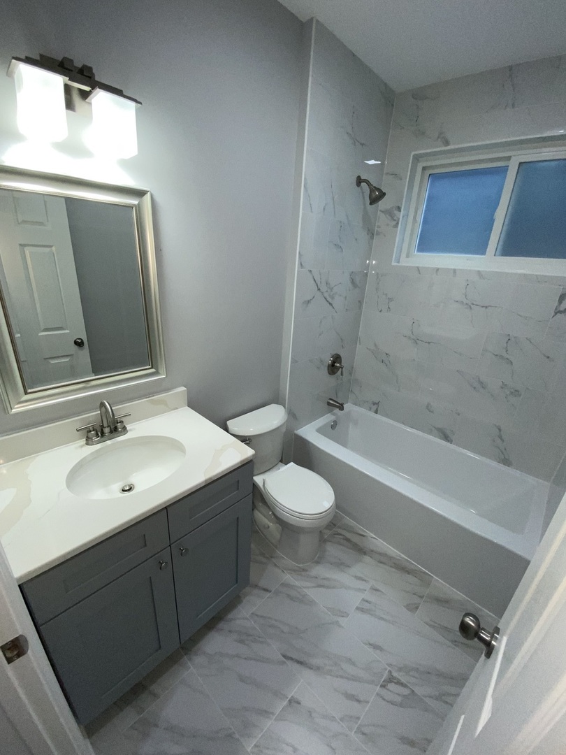 523 N Drake Avenue Unit: 2