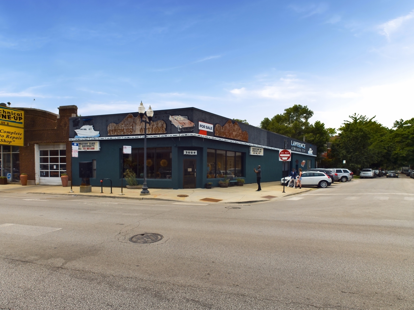 3664 N Lincoln Avenue