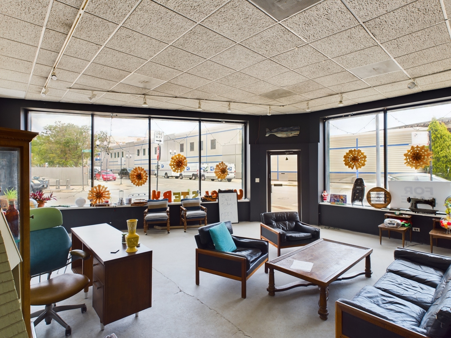 3664 N Lincoln Avenue