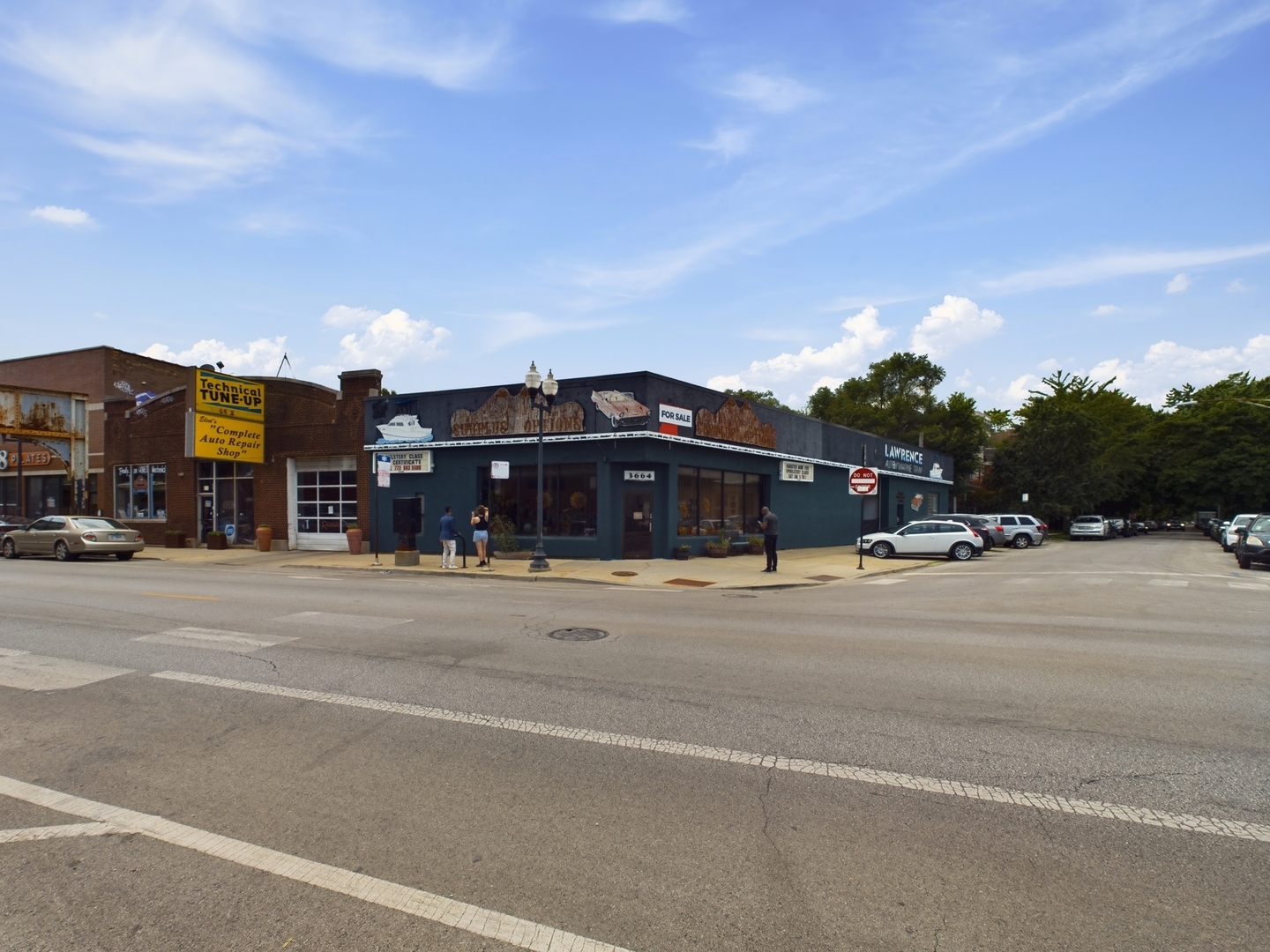 3664 N Lincoln Avenue