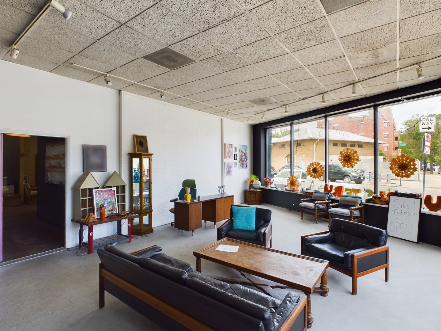 3664 N Lincoln Avenue