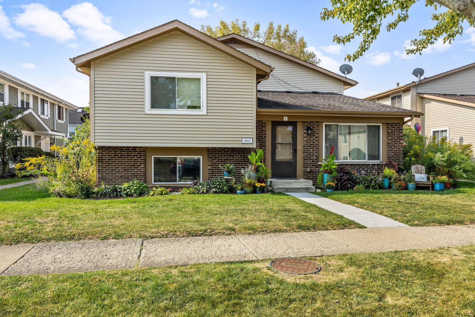29W523 Winchester Circle S Unit: 4