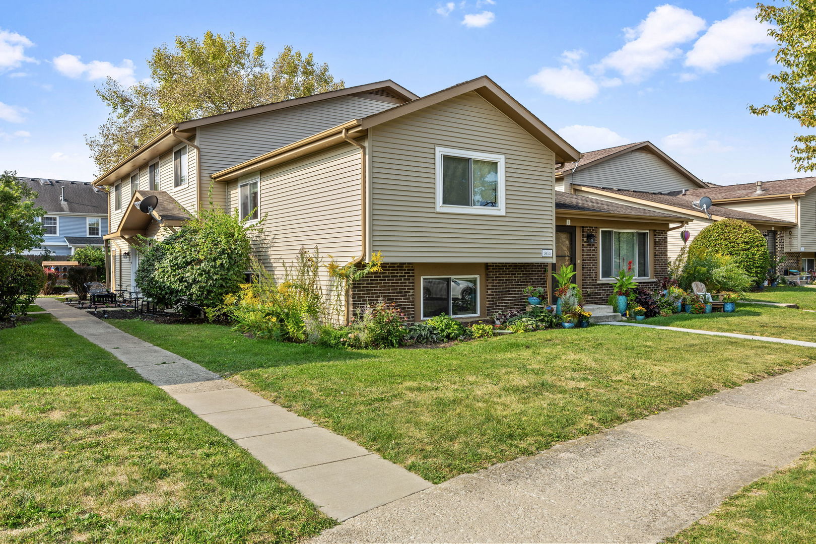 29W523 Winchester Circle S Unit: 4