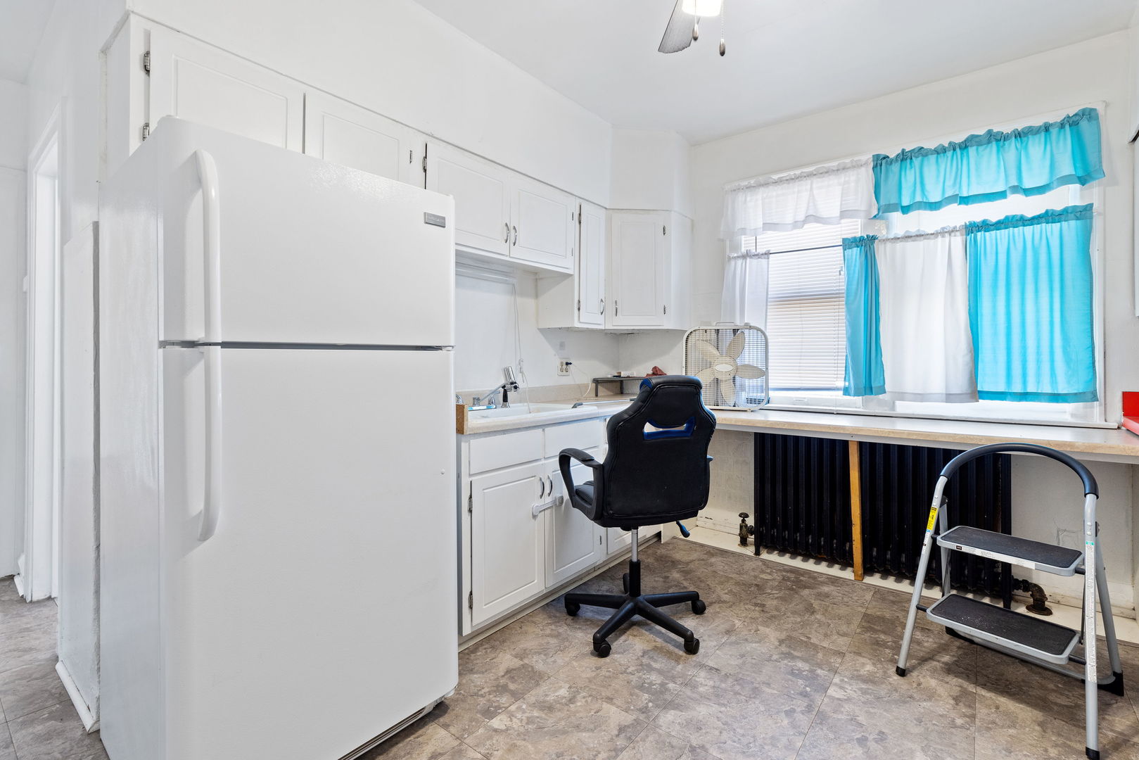 8715 S Euclid Avenue