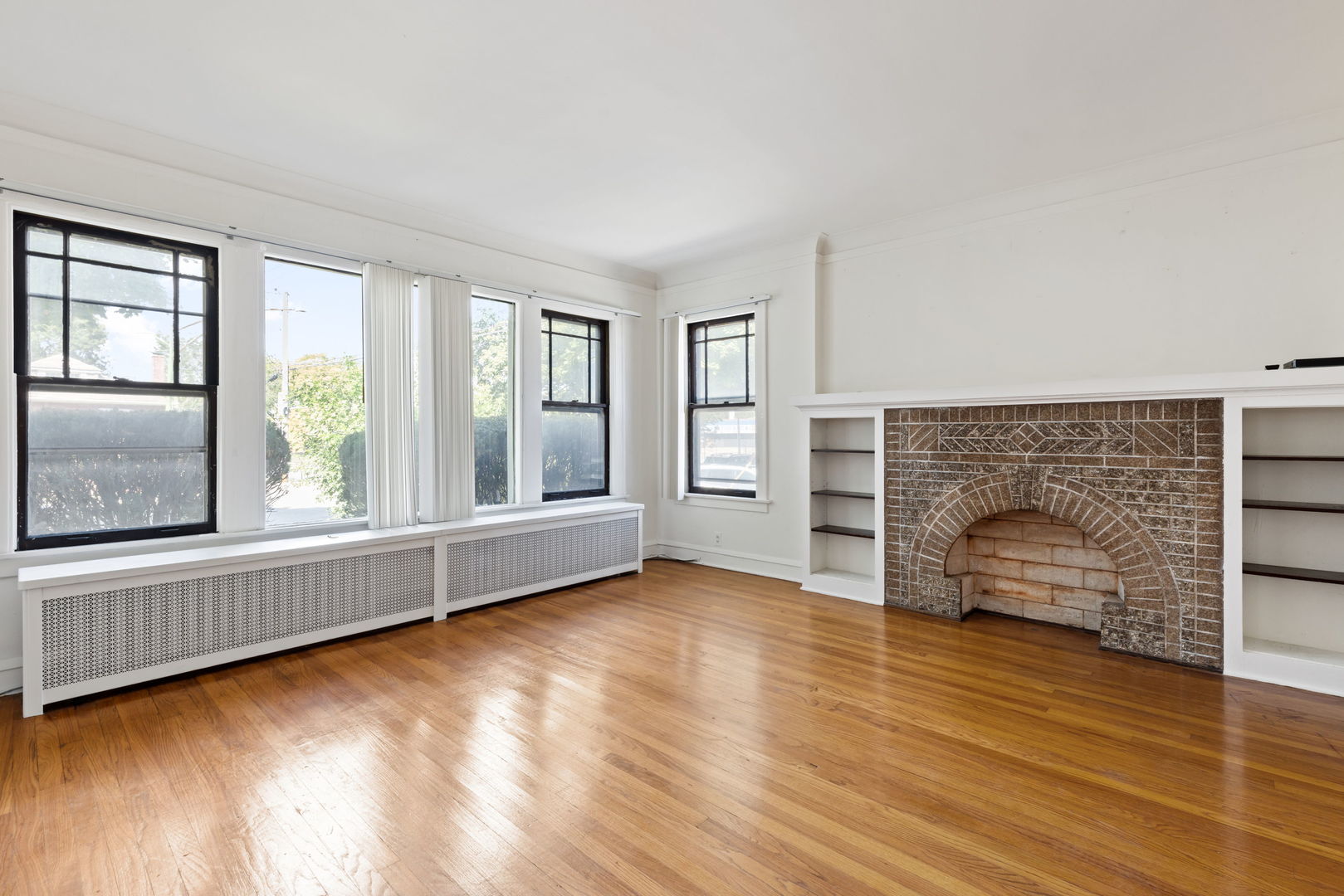 8715 S Euclid Avenue