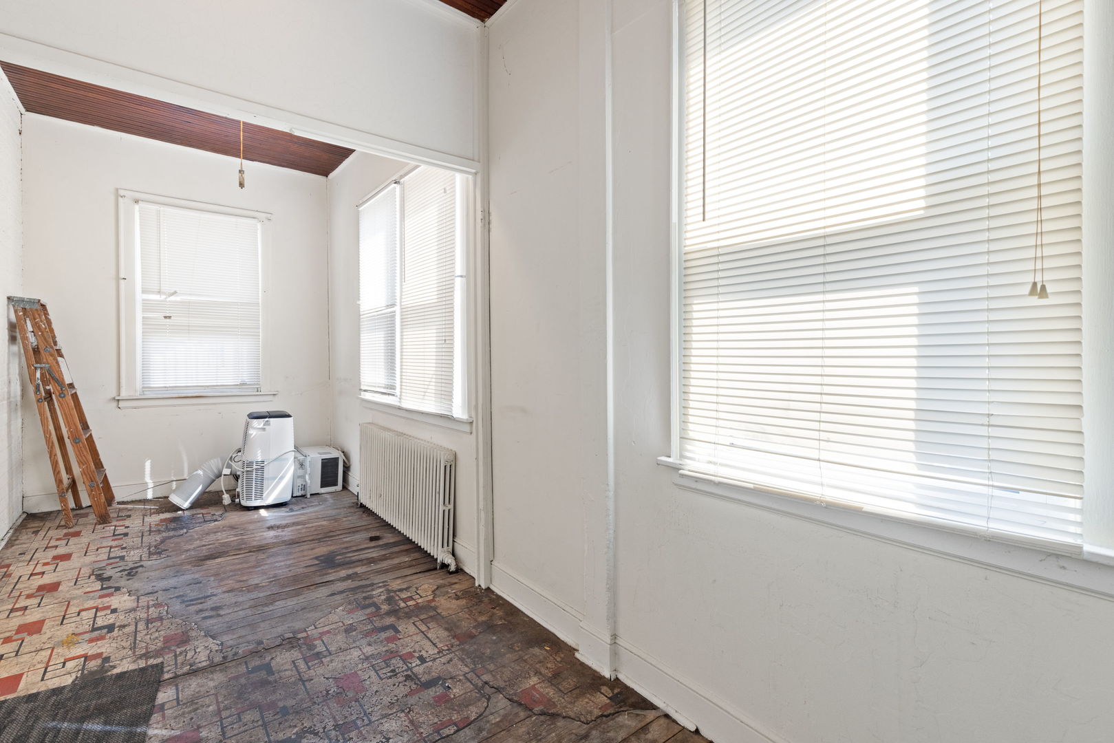 8715 S Euclid Avenue