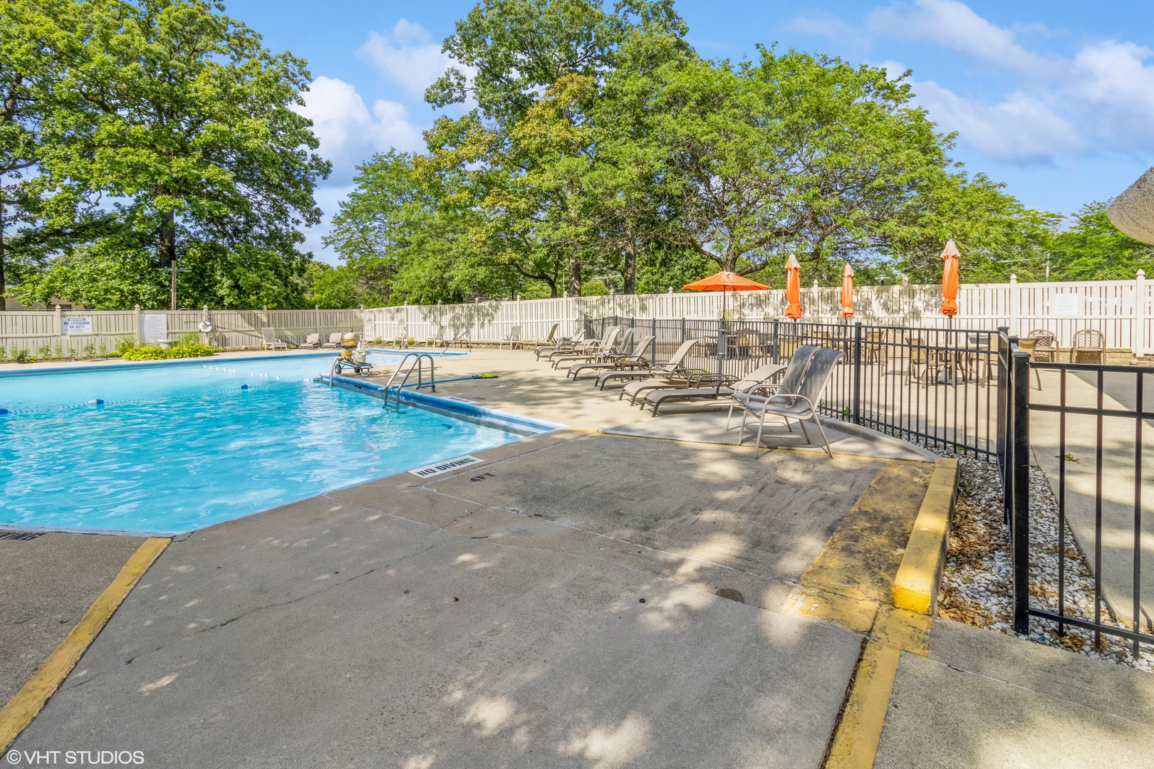 190 S Wood Dale Road Unit: 300