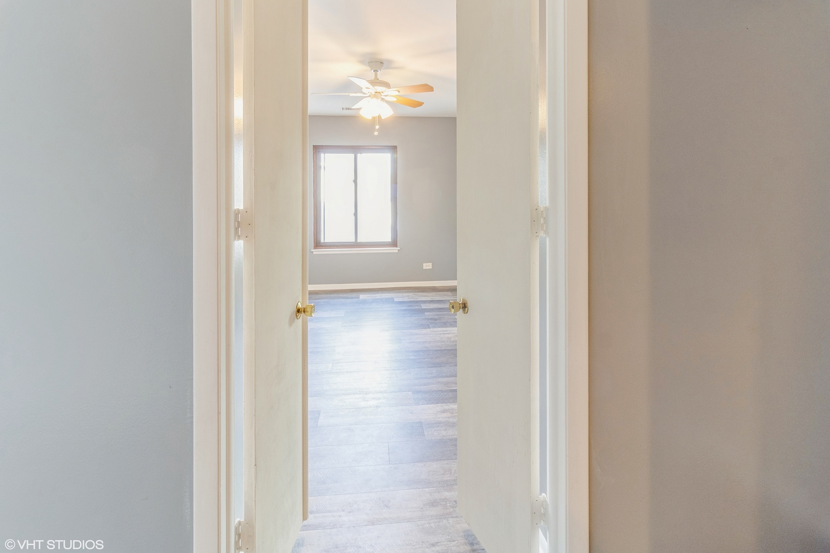 190 S Wood Dale Road Unit: 300