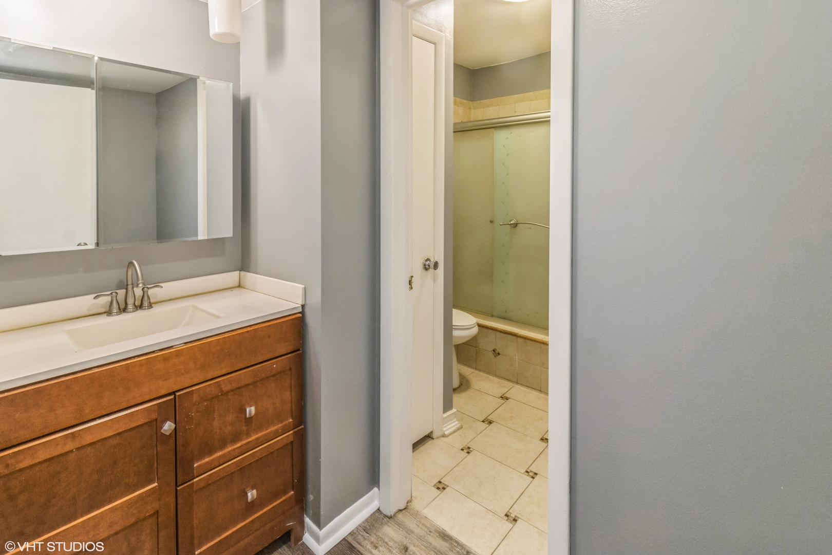 190 S Wood Dale Road Unit: 300