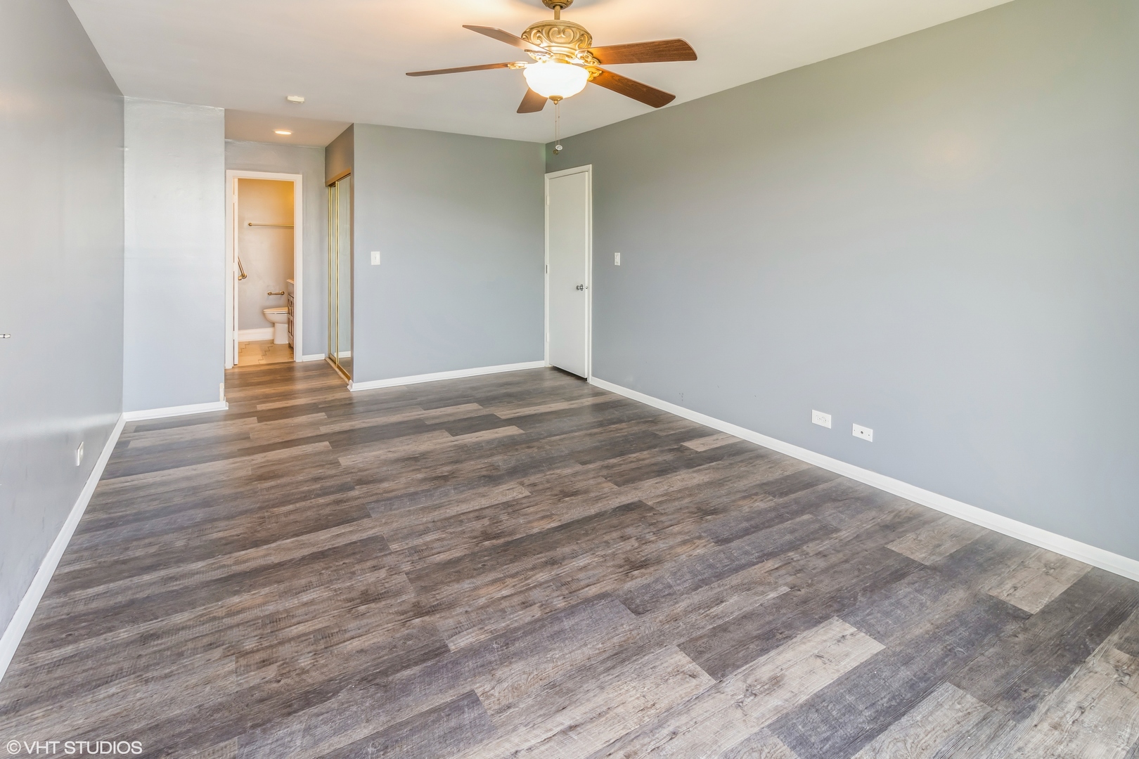 190 S Wood Dale Road Unit: 300