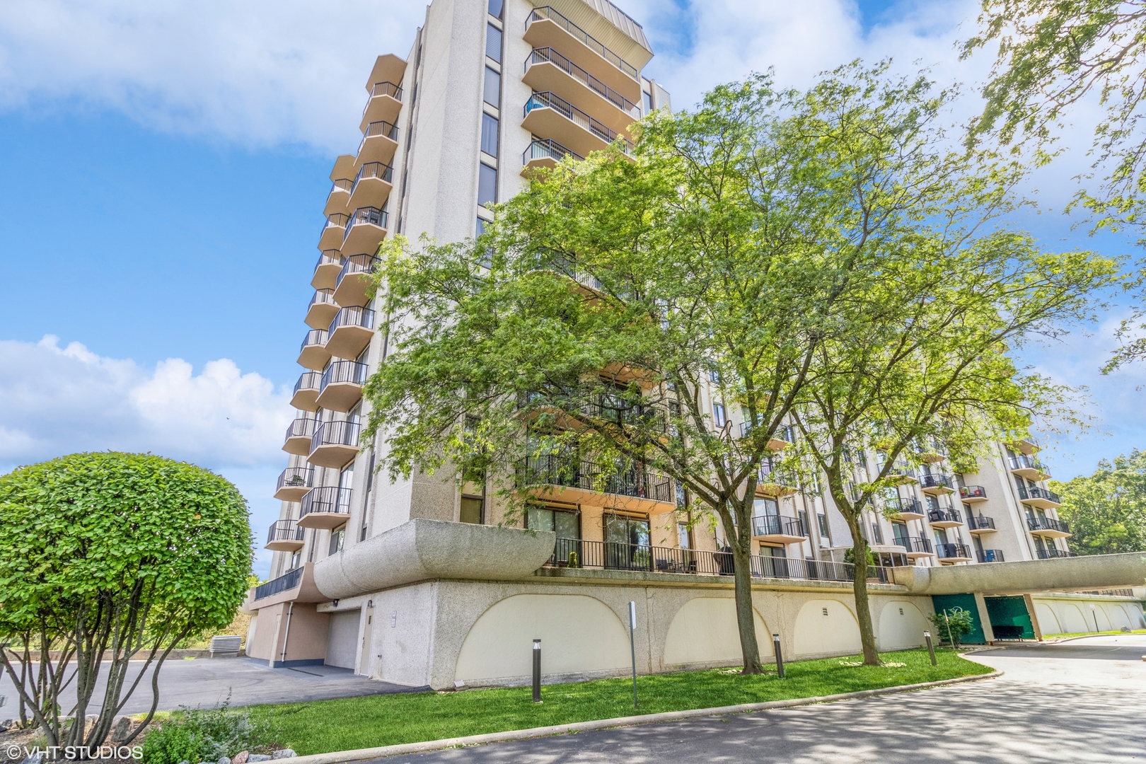 190 S Wood Dale Road Unit: 300