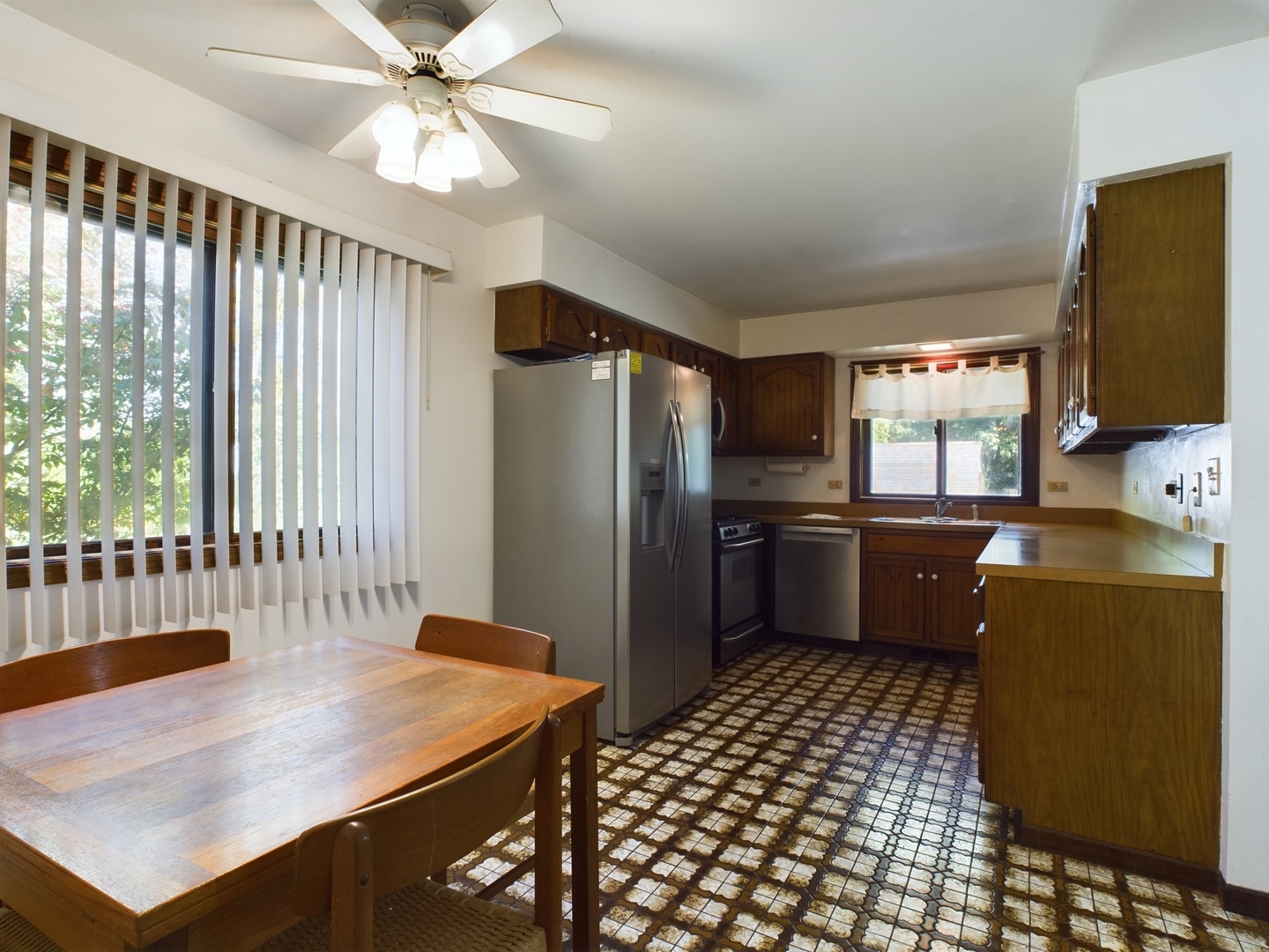 1700 Shorewood Drive W