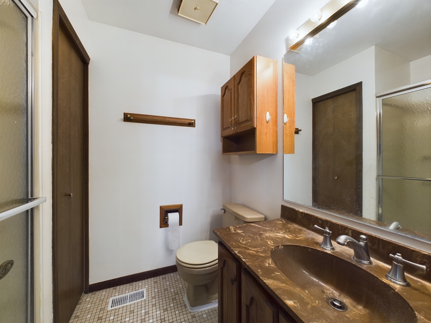 1700 Shorewood Drive W