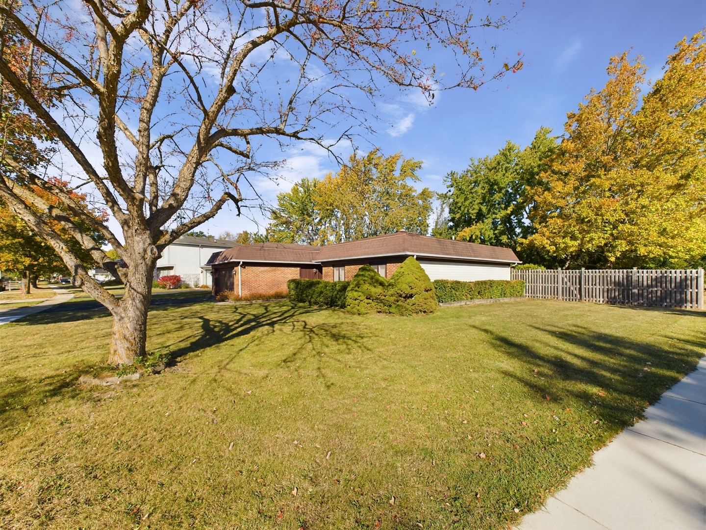 1700 Shorewood Drive W