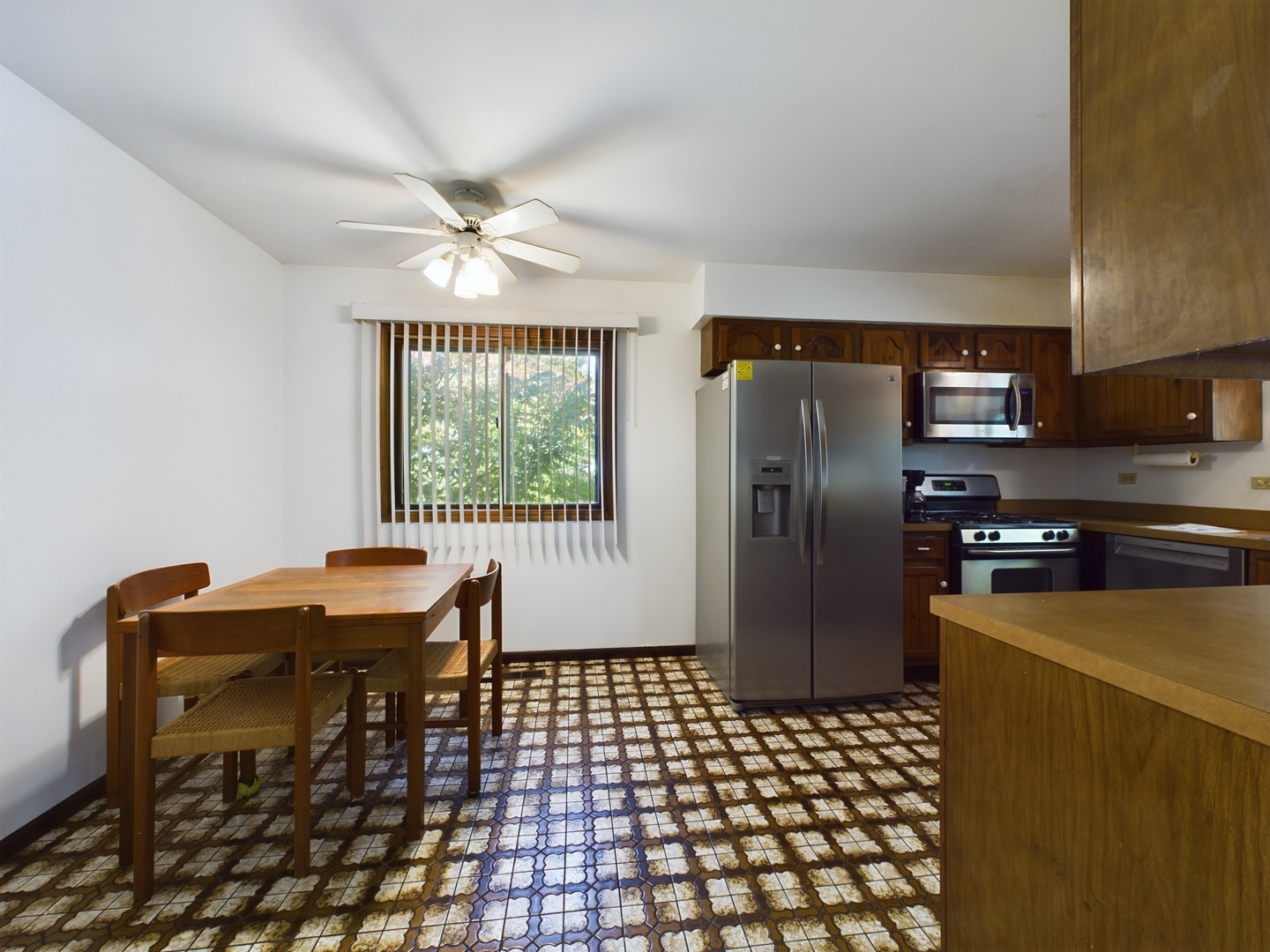 1700 Shorewood Drive W