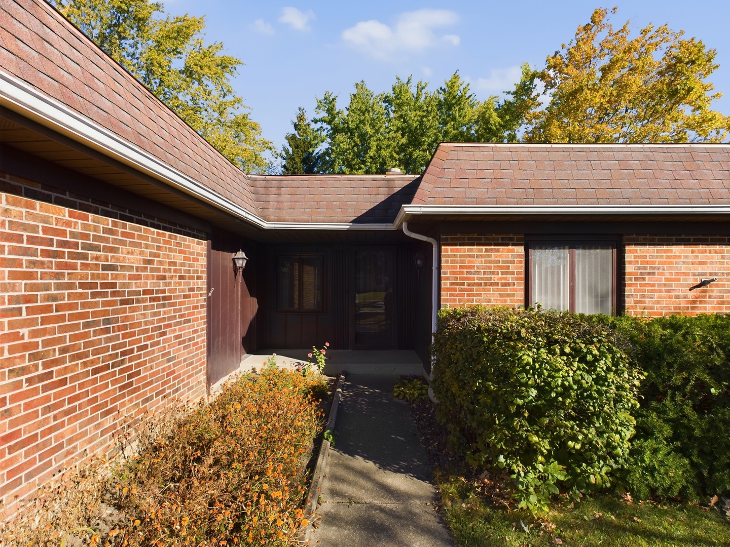 1700 Shorewood Drive W