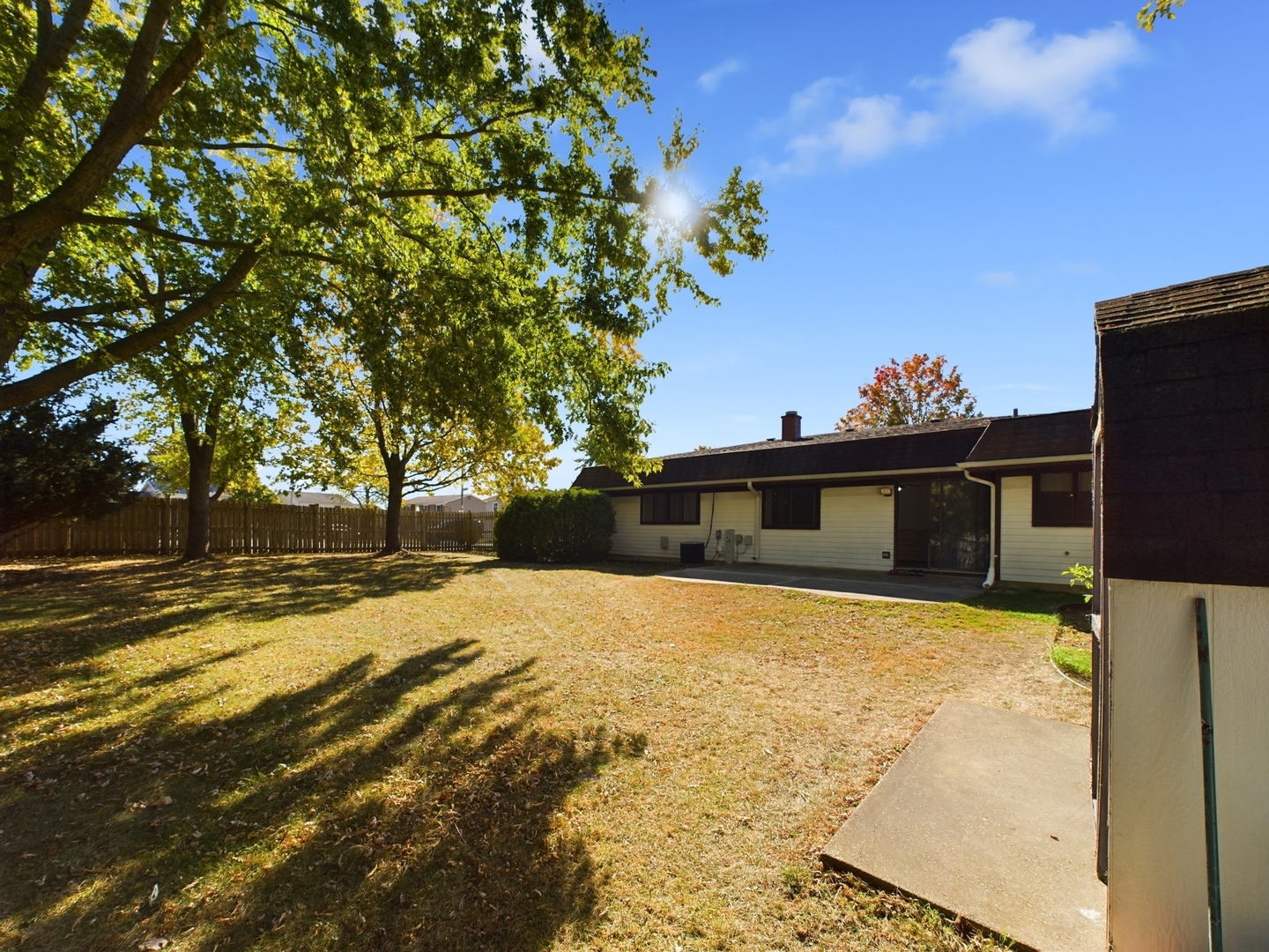 1700 Shorewood Drive W