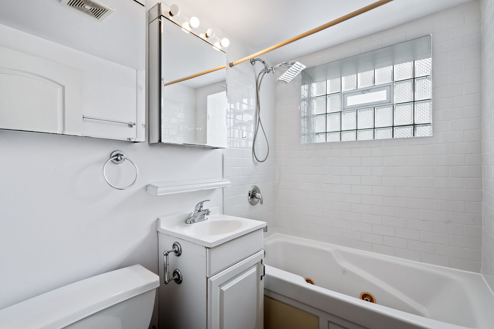 6046 N FRANCISCO Avenue Unit: GW