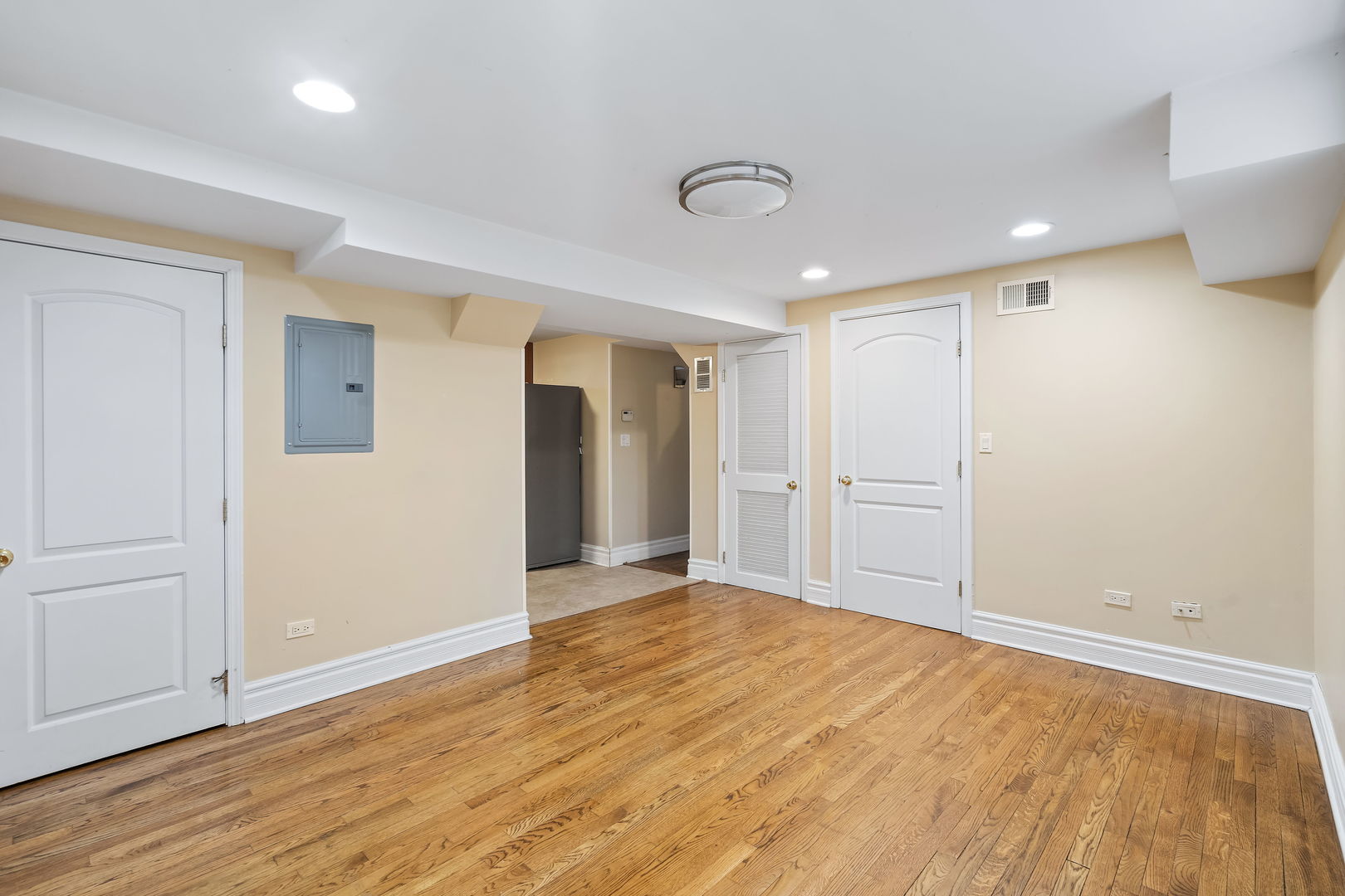 6046 N FRANCISCO Avenue Unit: GW