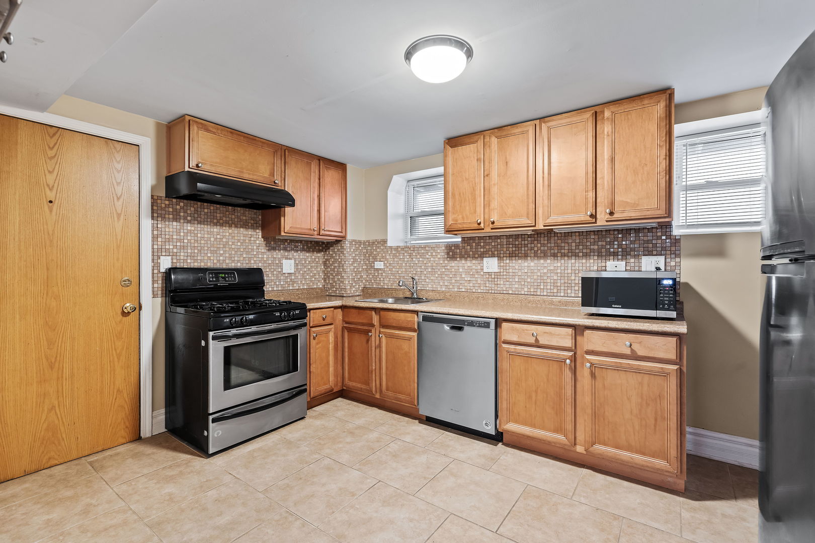 6046 N FRANCISCO Avenue Unit: GW
