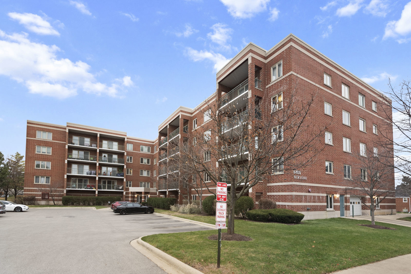 6400 W Berteau Avenue Unit: 509