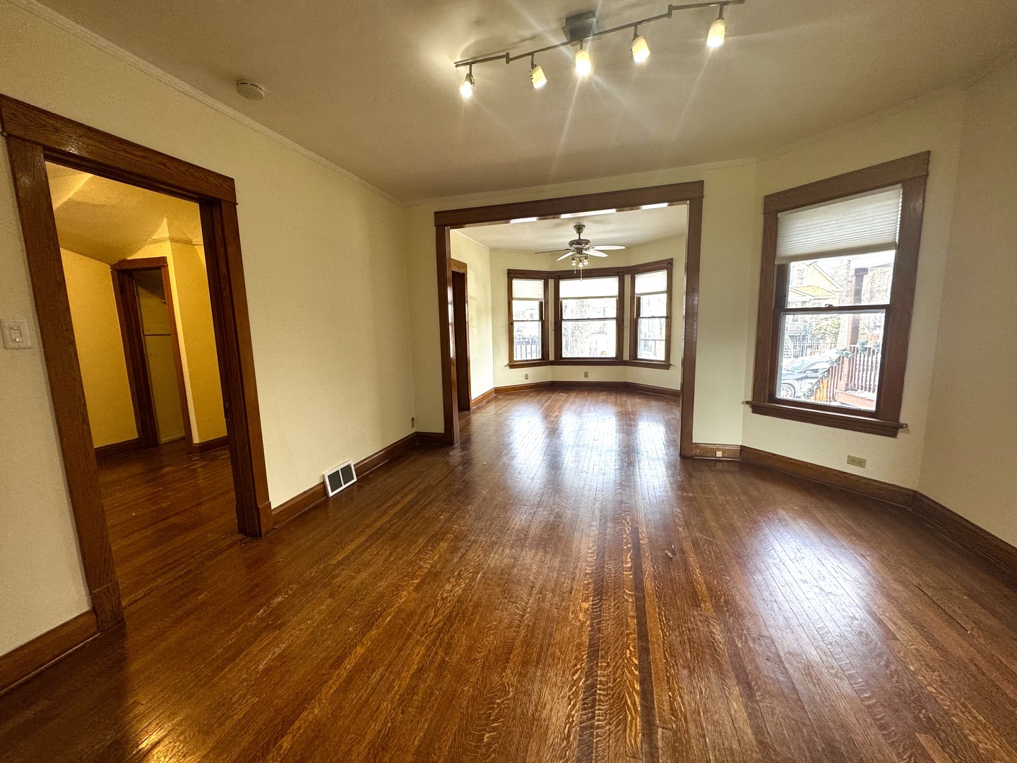 4318 N Albany Avenue Unit: 1