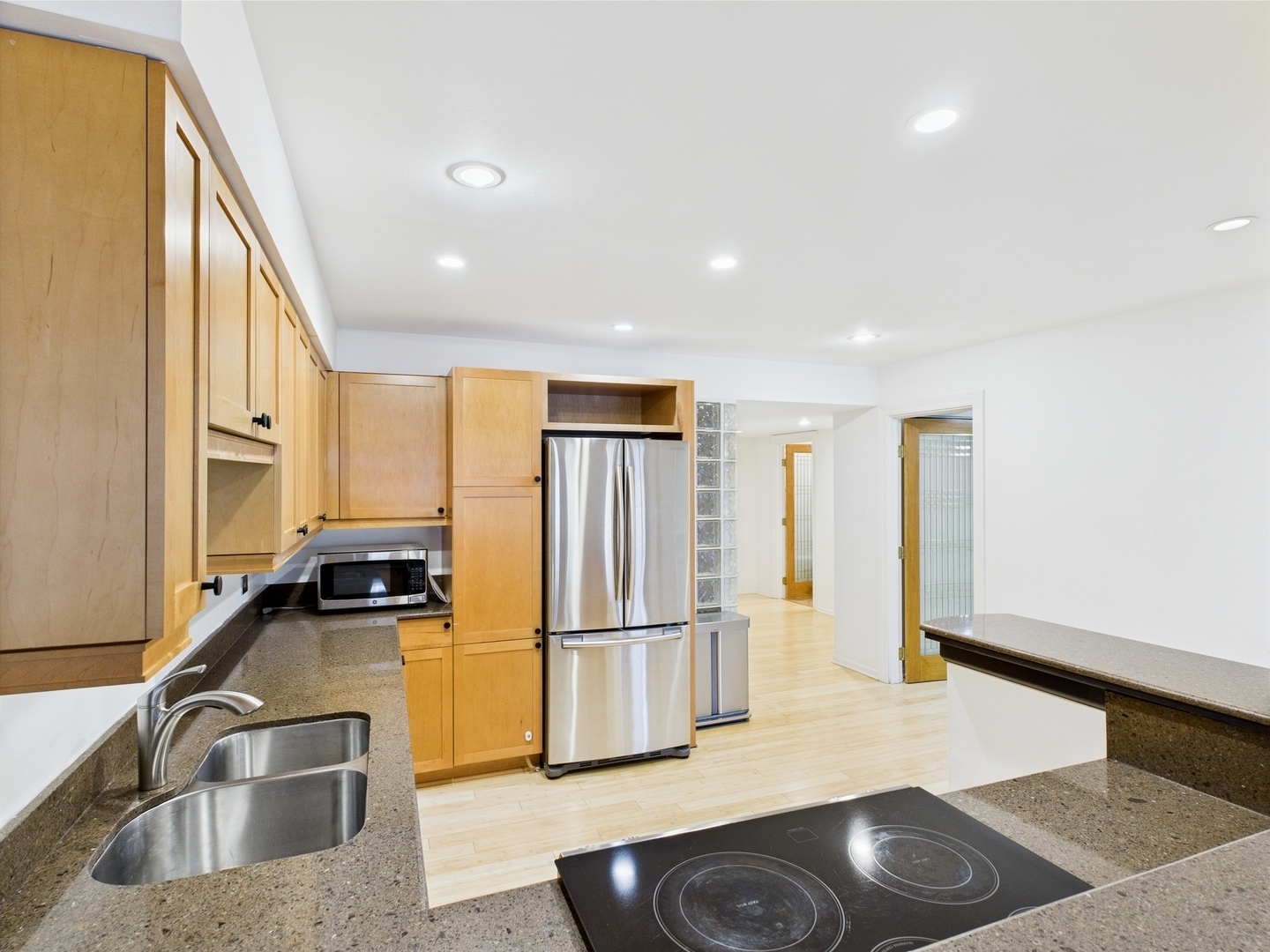 40 E 9th Street E Unit: 609