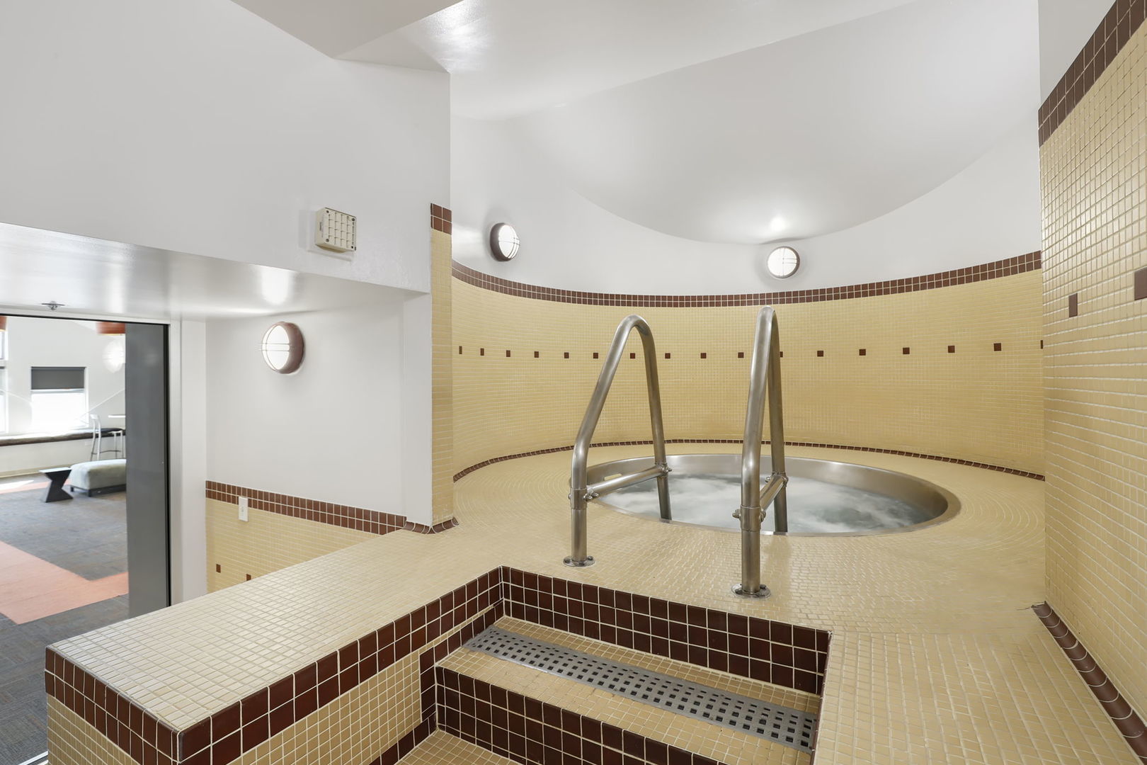 40 E 9th Street E Unit: 609
