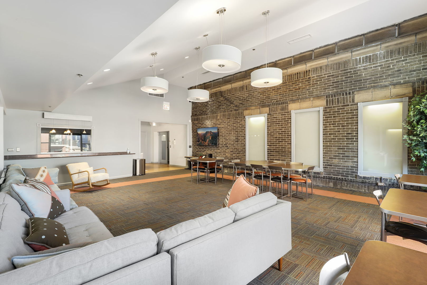 40 E 9th Street E Unit: 609