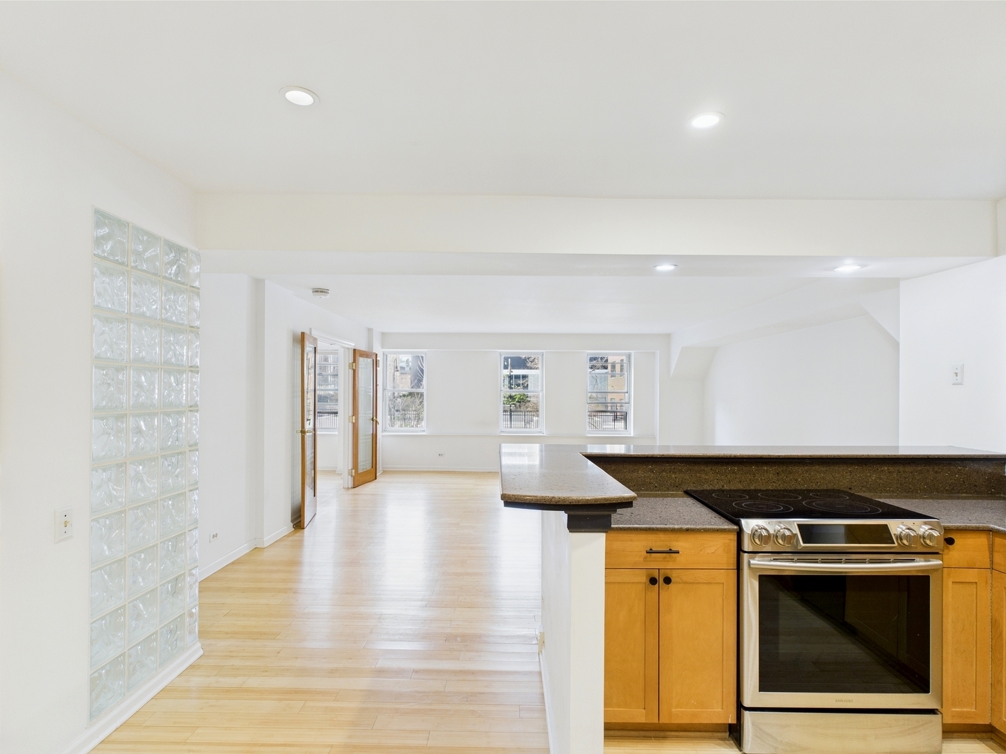 40 E 9th Street E Unit: 609
