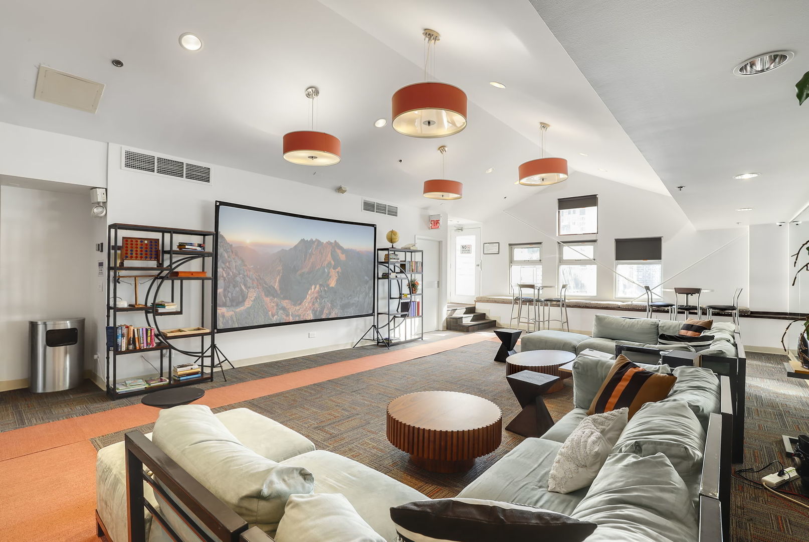 40 E 9th Street E Unit: 609