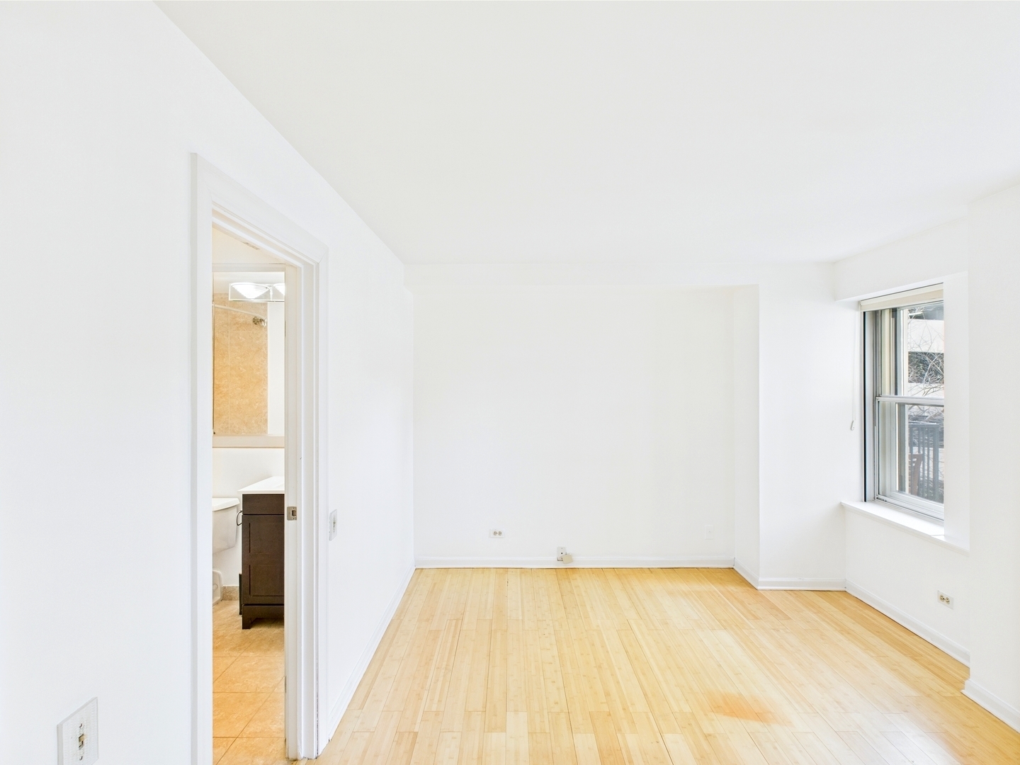 40 E 9th Street E Unit: 609