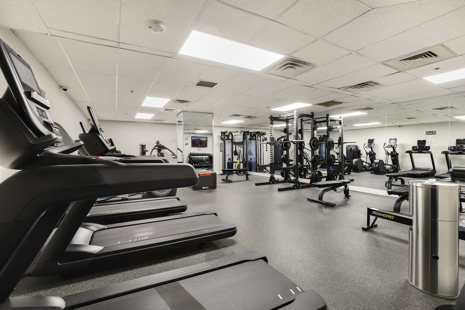 40 E 9th Street E Unit: 609