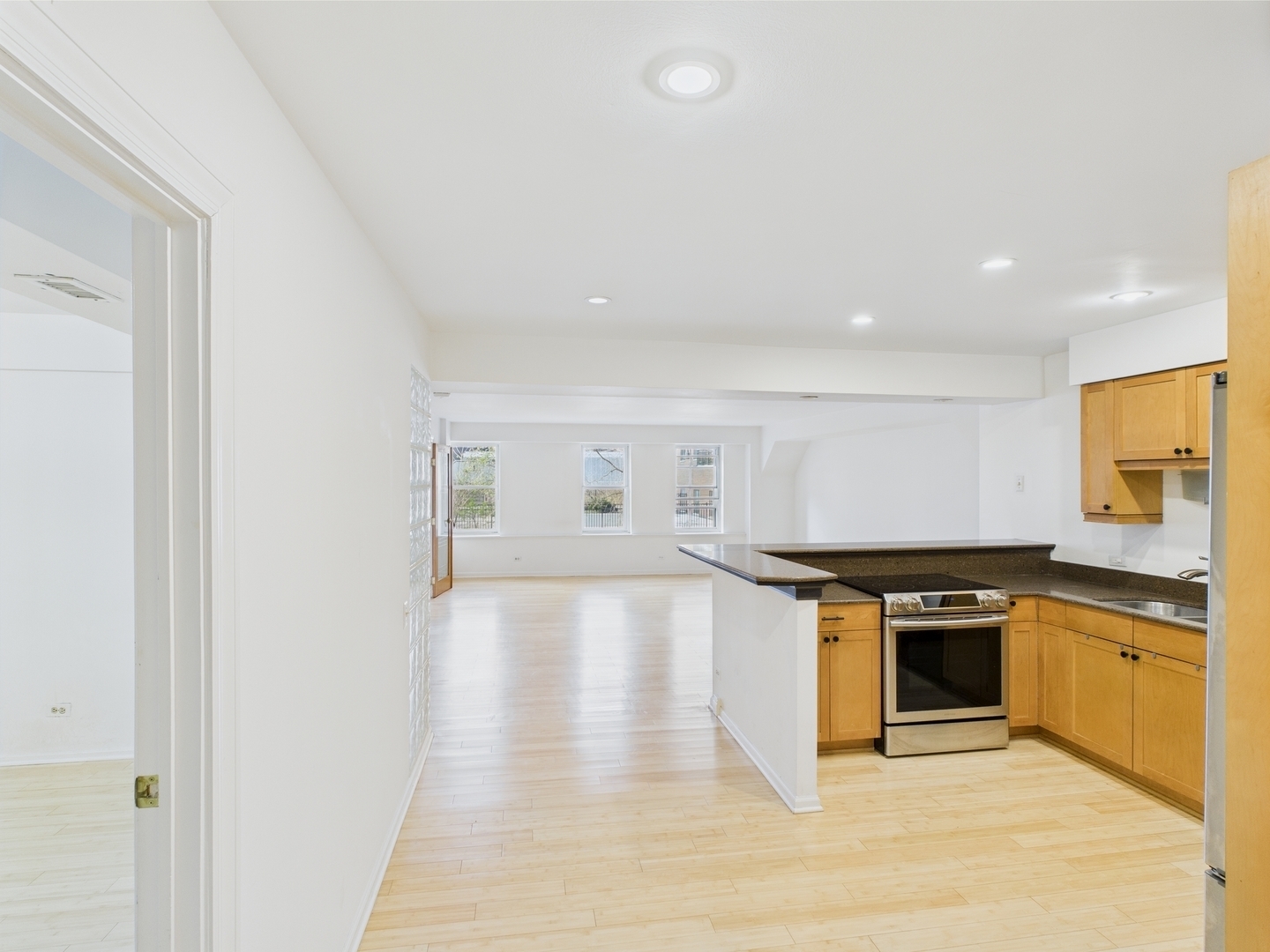 40 E 9th Street E Unit: 609