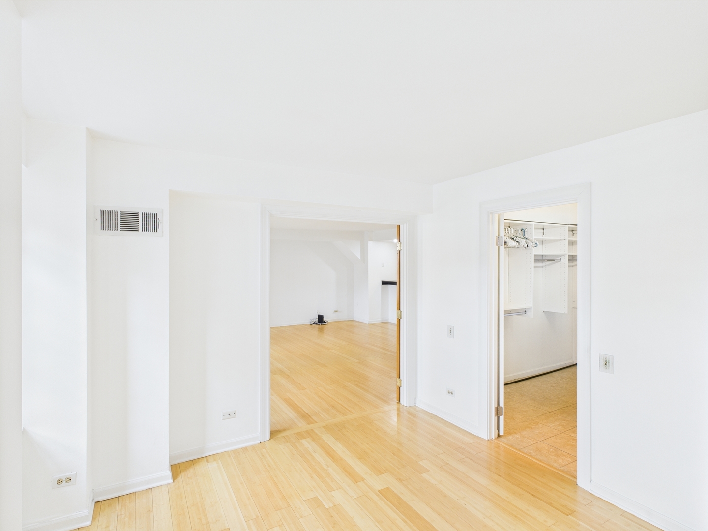 40 E 9th Street E Unit: 609