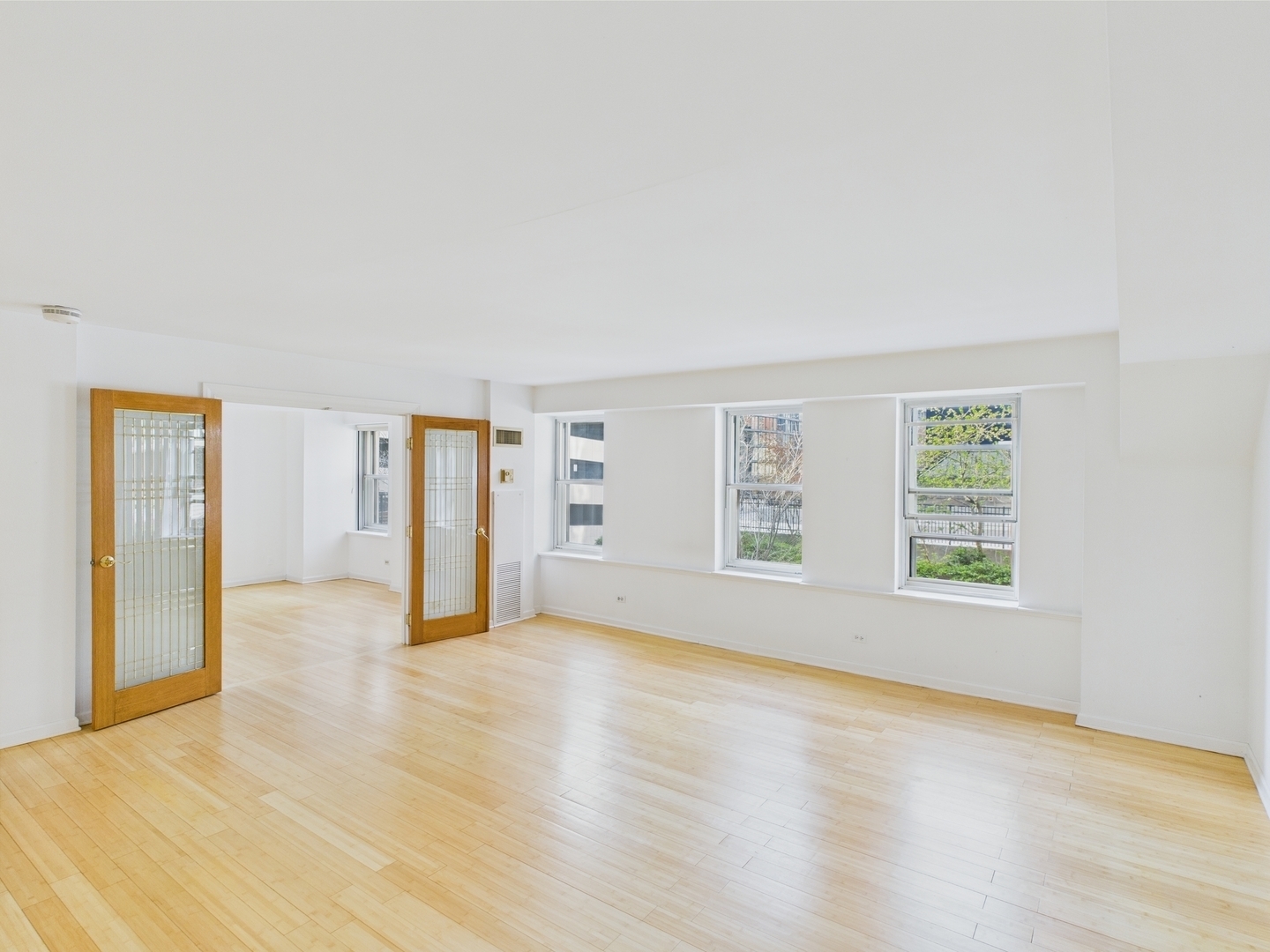 40 E 9th Street E Unit: 609