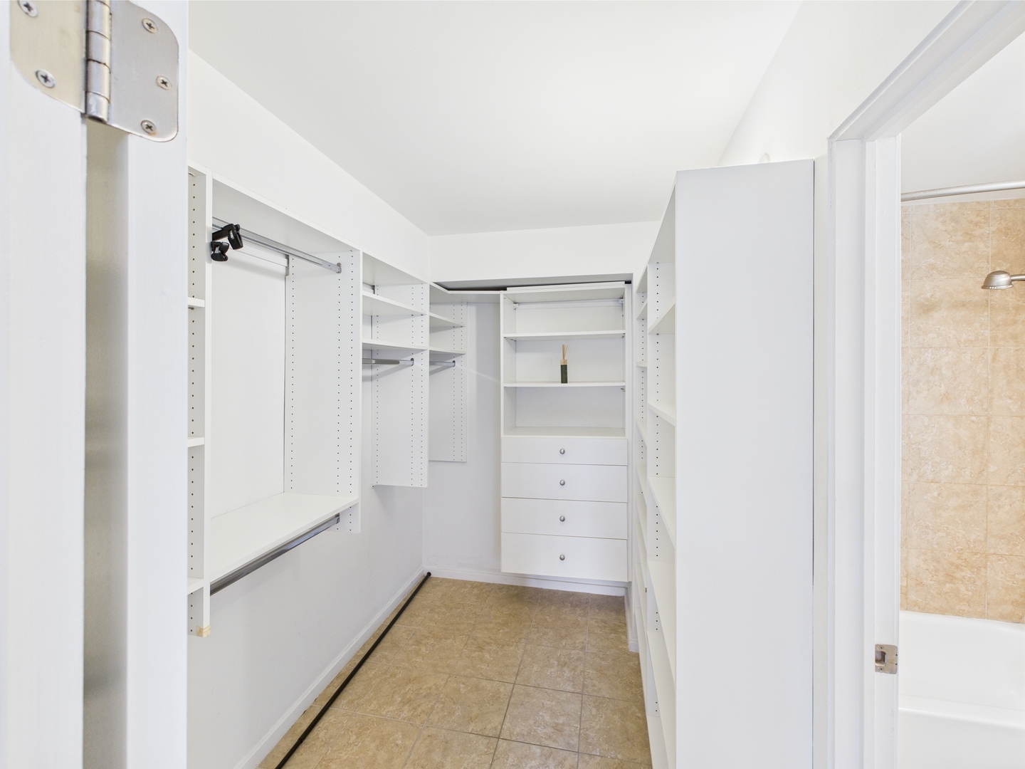 40 E 9th Street E Unit: 609