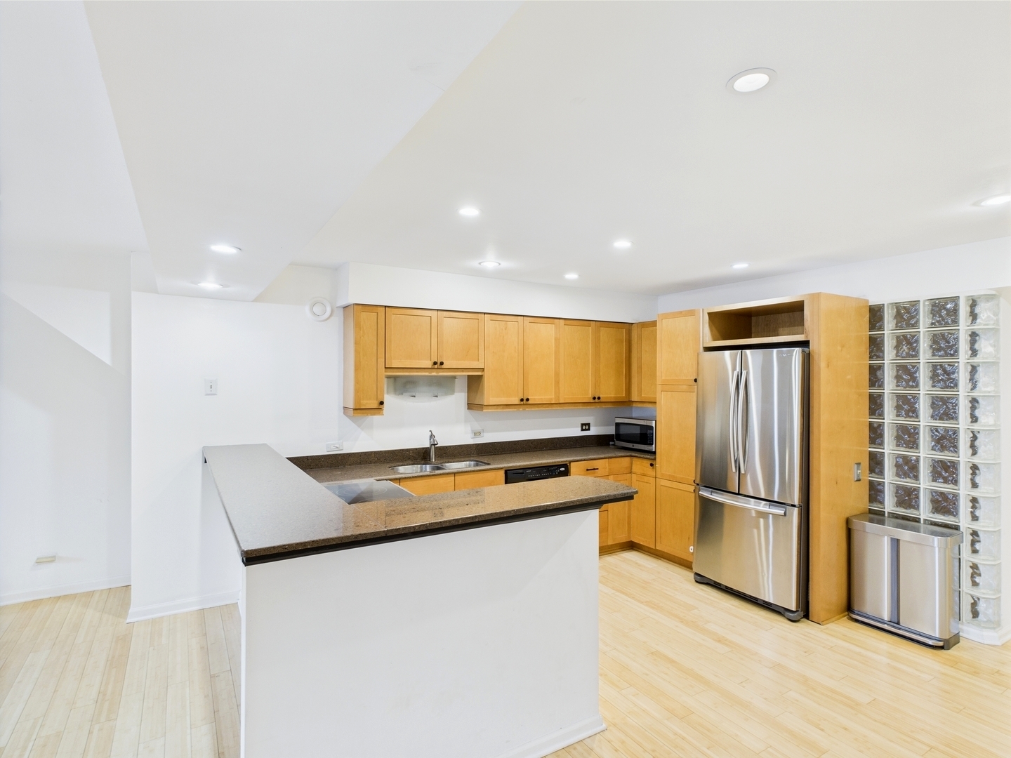 40 E 9th Street E Unit: 609