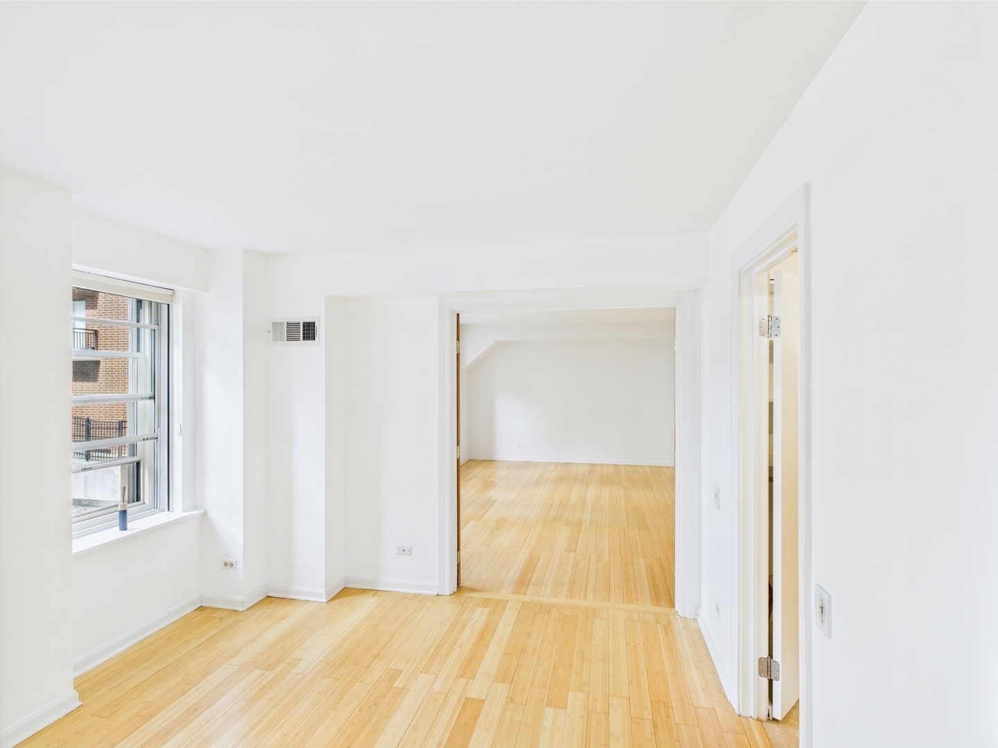 40 E 9th Street E Unit: 609