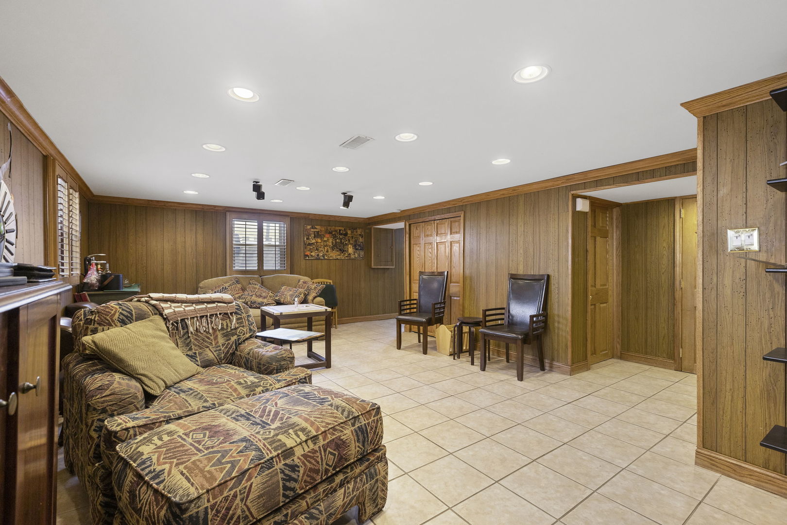 1038 W 107th Place W