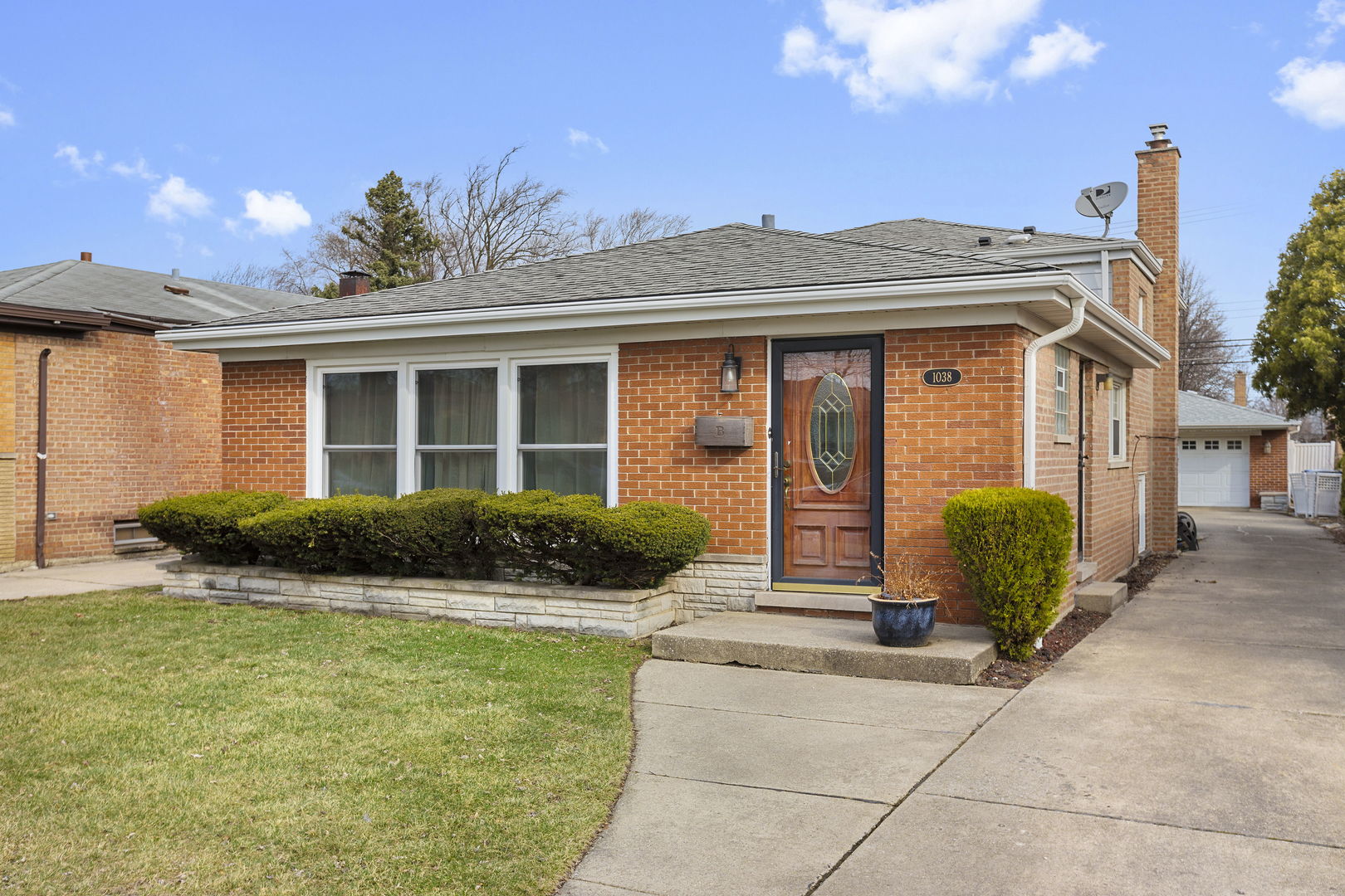 1038 W 107th Place W