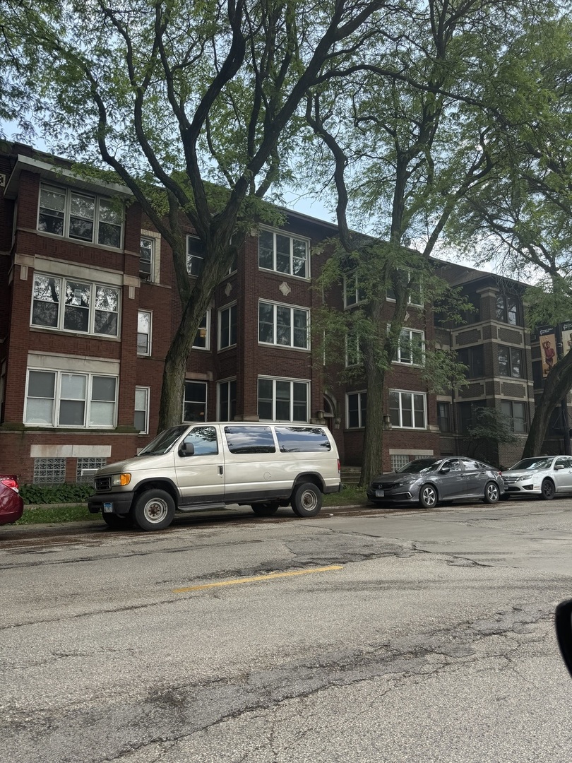 1217 E 53rd Street Unit: 2W