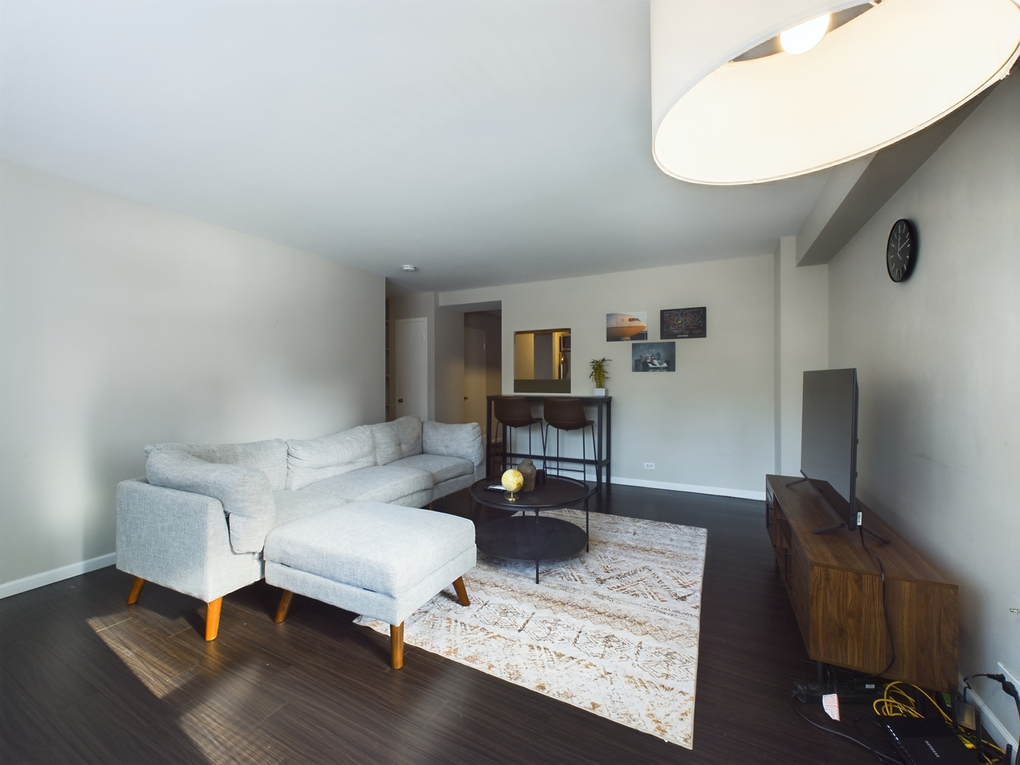 2909 N Sheridan Road Unit: 211