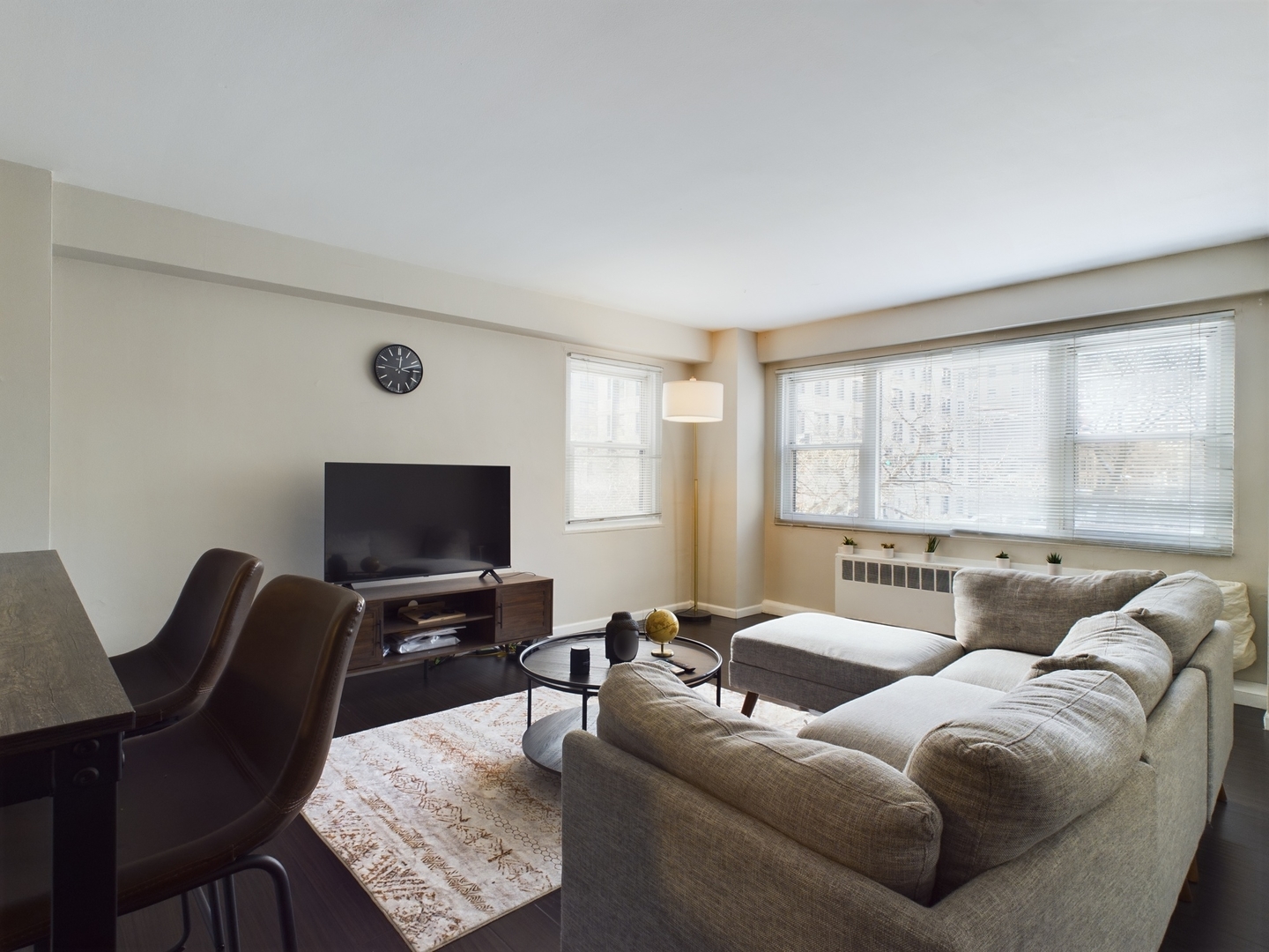 2909 N Sheridan Road Unit: 211